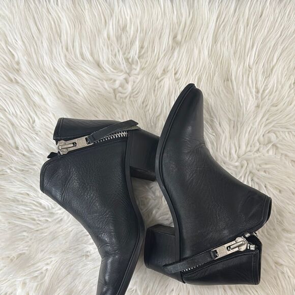 BY STEVE MADDEN Elegant Black Leather Ankle Boots Size 7 - Picture 8 of 10